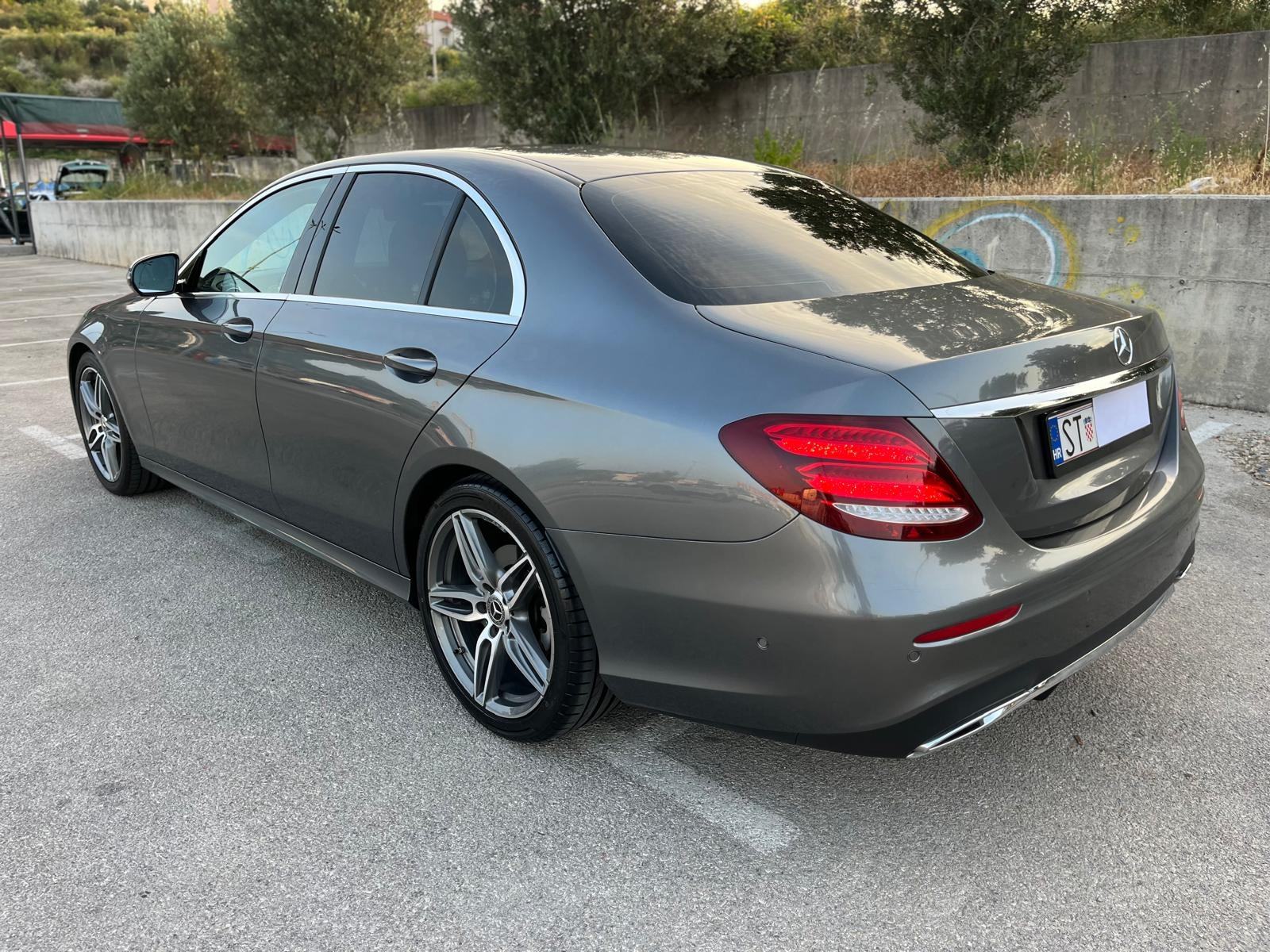 Mercedes-Benz E-klasa 220 D AMG automatik, fotografija 3