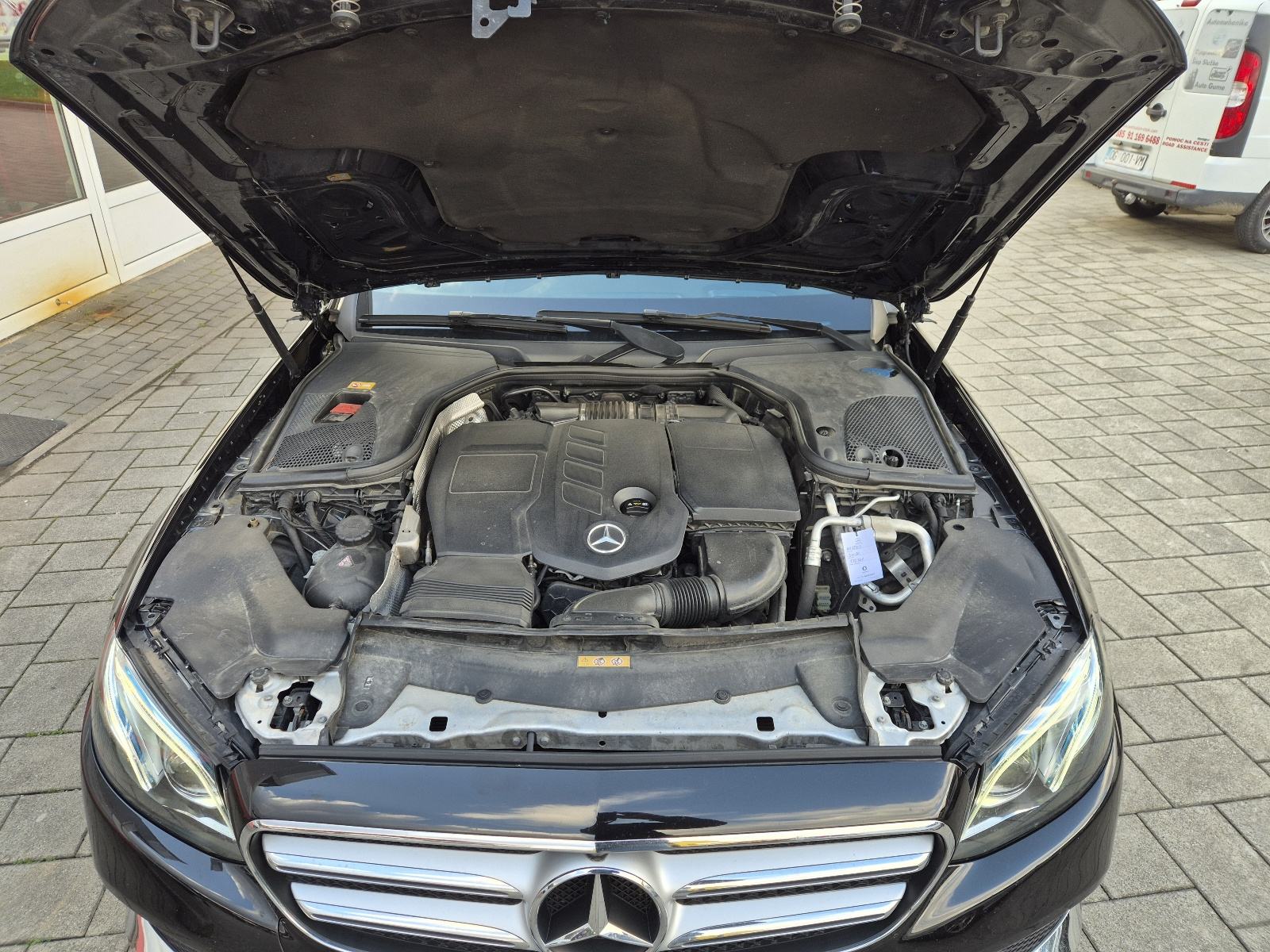 Mercedes-Benz E-klasa 220 D AMG, automatik, fotografija 12