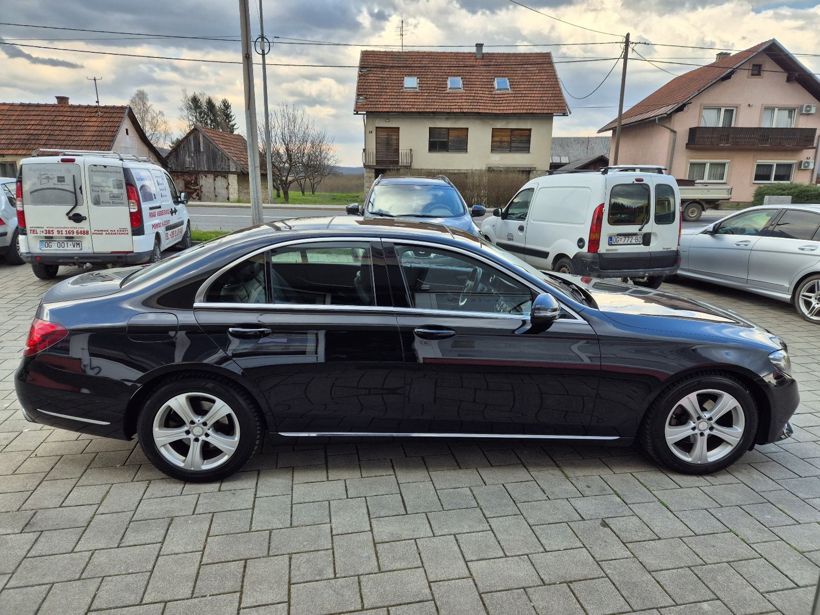 Mercedes-Benz E-klasa 220 D AMG, automatik, fotografija 6