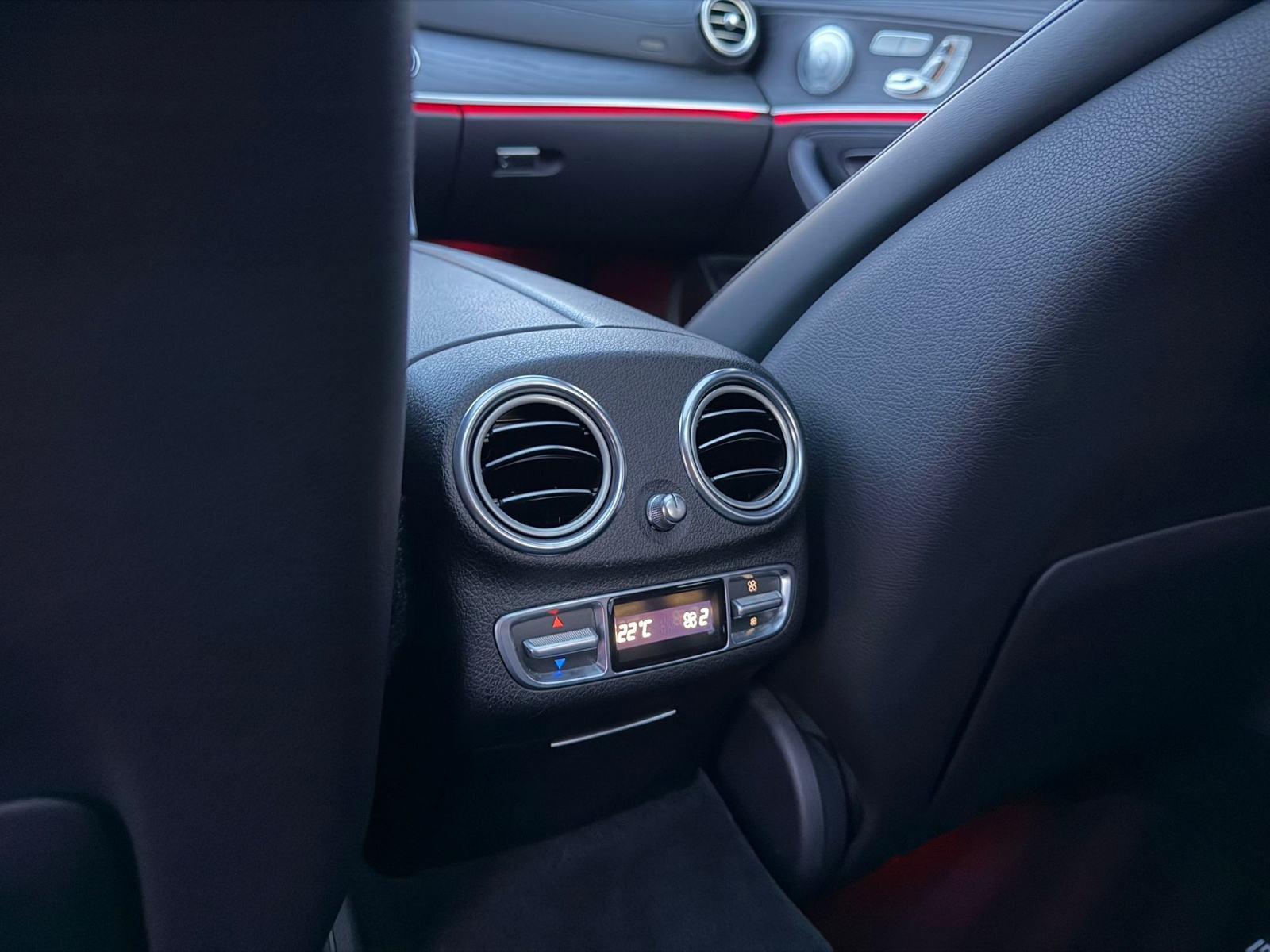 Mercedes-Benz E220d AMG PAKET – FULL OPREMA – EXCLUSIVE PAKET!!, fotografija 17
