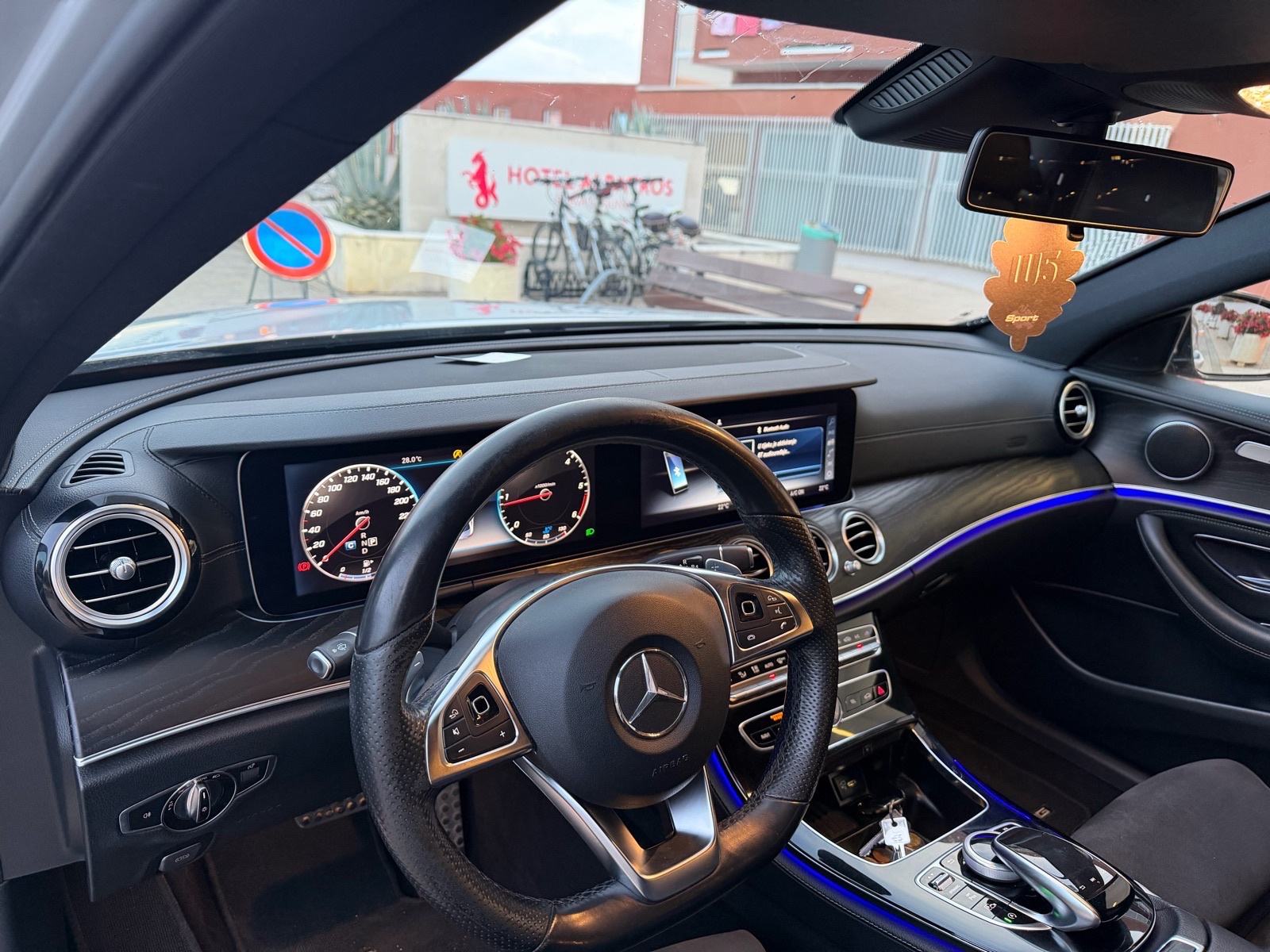 Mercedes-Benz E-klasa 220 D automatik, fotografija 5