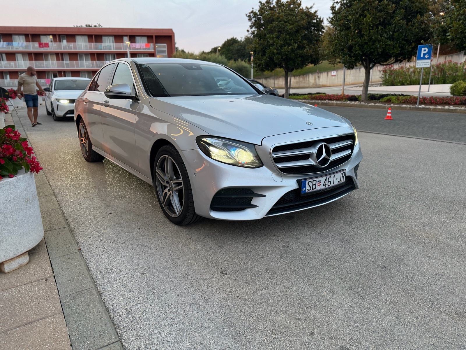 Mercedes-Benz E-klasa 220 D automatik, fotografija 7