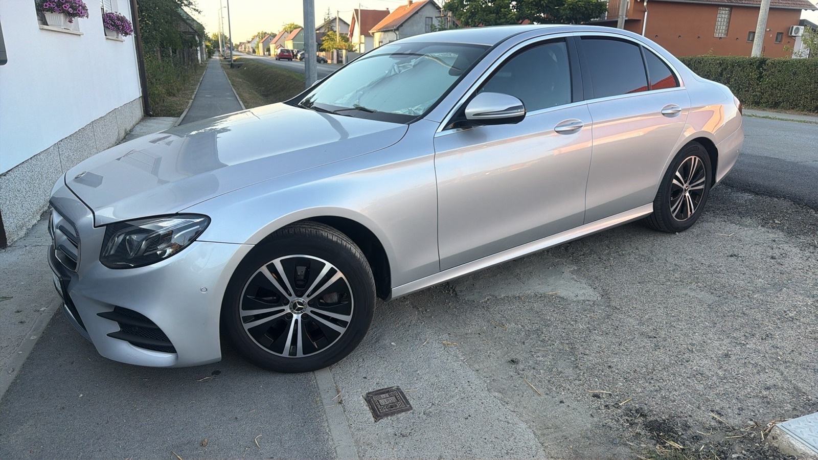 Mercedes-Benz E-klasa 220 D automatik, fotografija 13