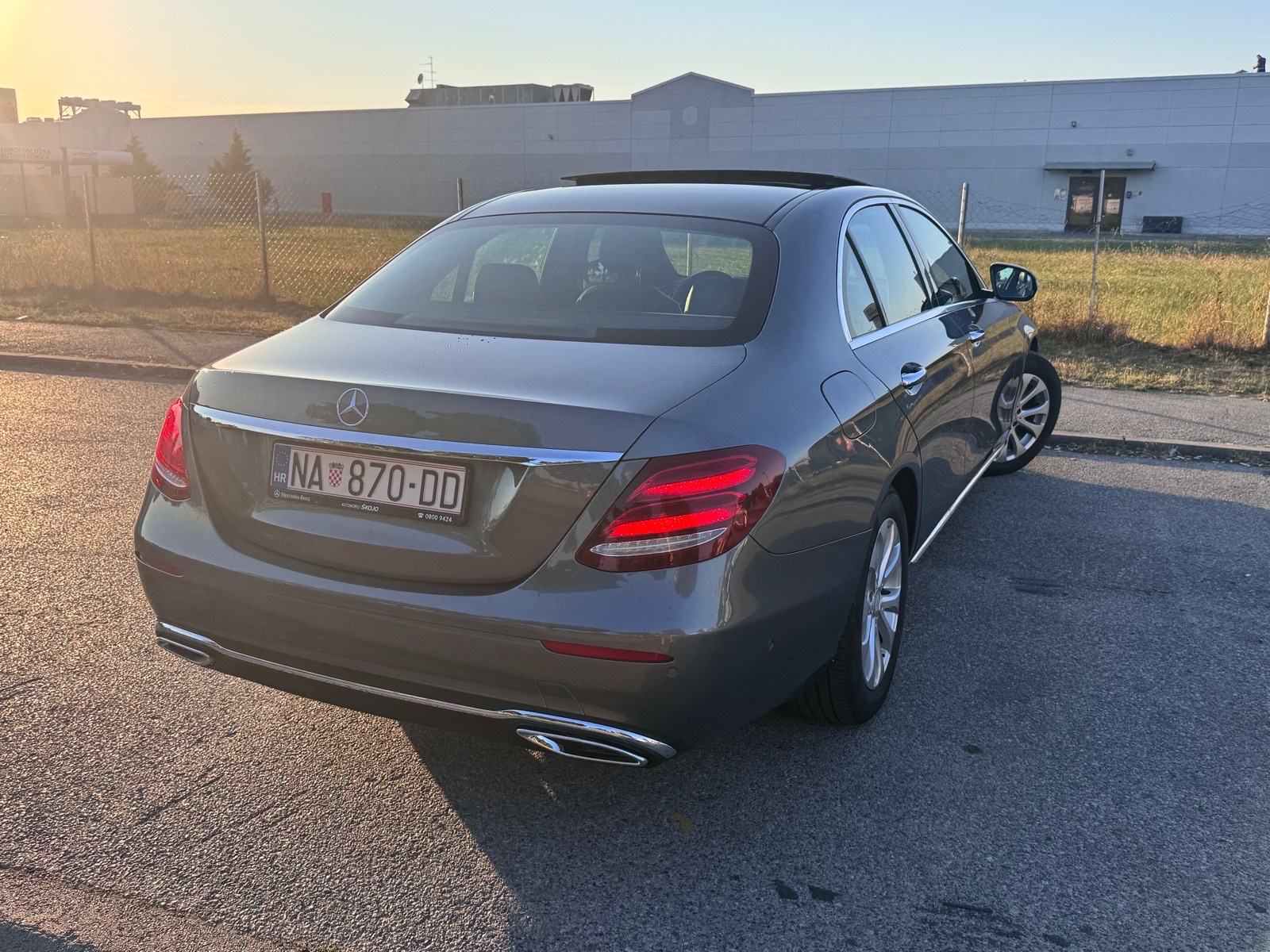Mercedes-Benz E-klasa 220 D automatik, fotografija 6