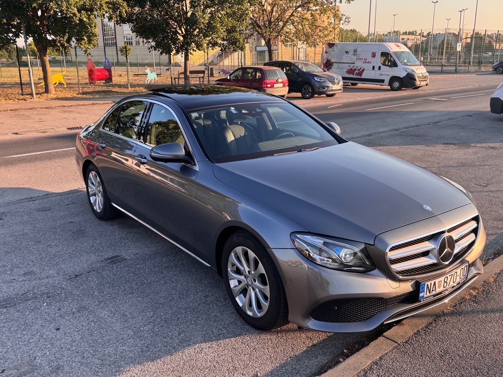 Mercedes-Benz E-klasa 220 D automatik, fotografija 2