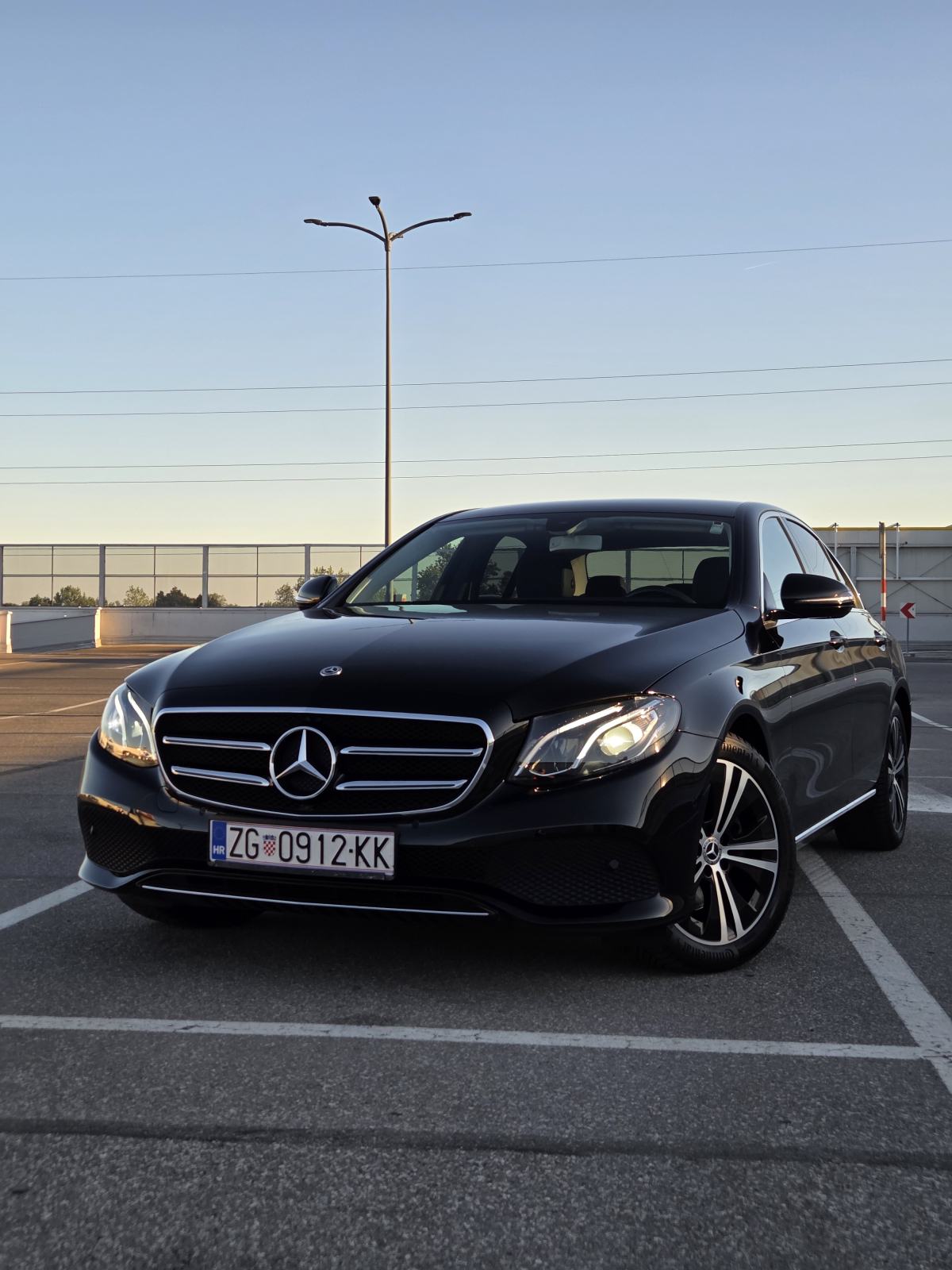 Mercedes-Benz E-klasa 220 D, Avantgarde, reg. do 07/27, fotografija 3