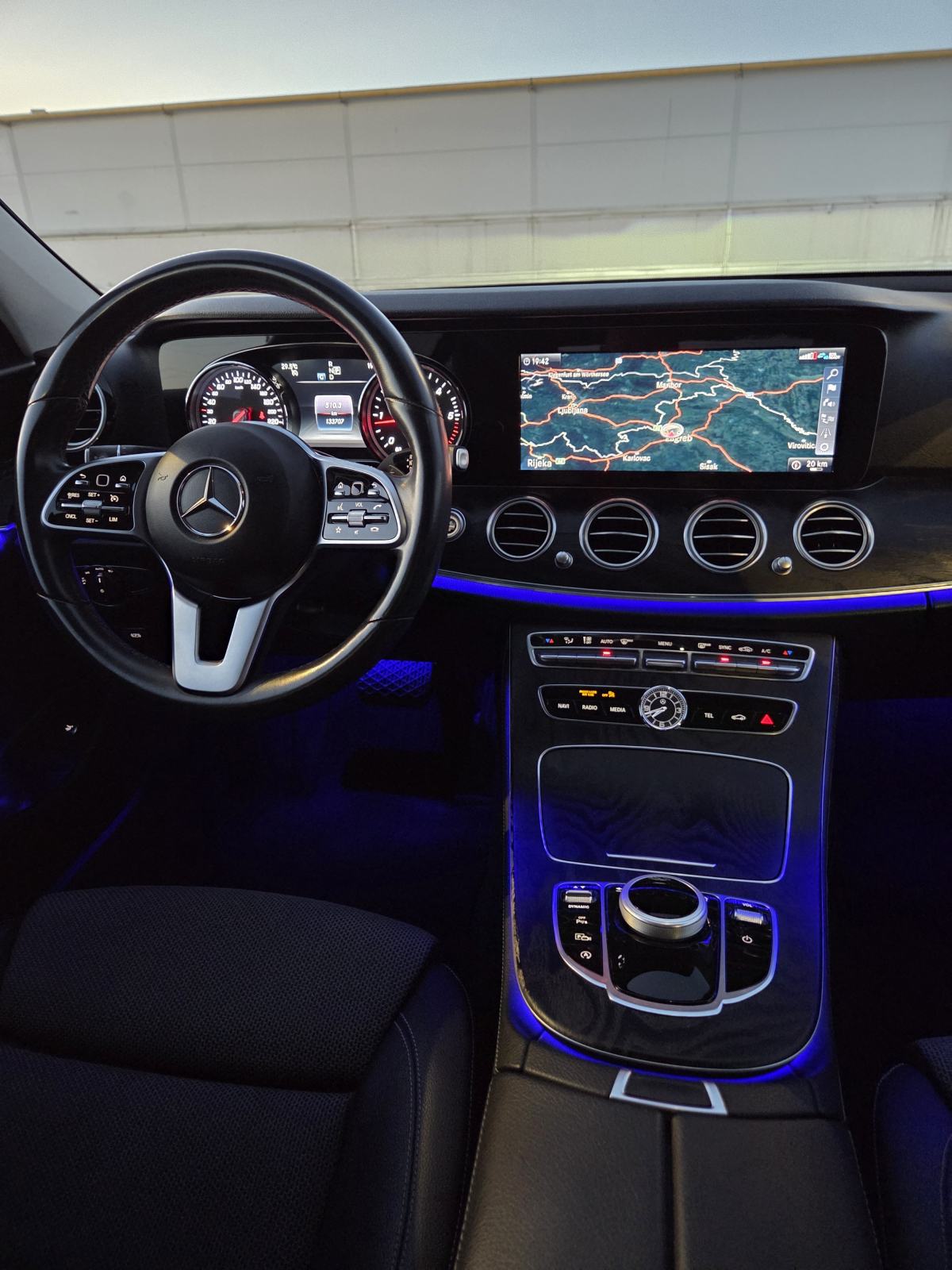 Mercedes-Benz E-klasa 220 D, Avantgarde, reg. do 07/27, fotografija 16
