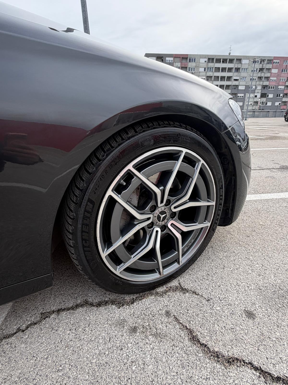 Mercedes-Benz E-klasa 220 D, fotografija 13