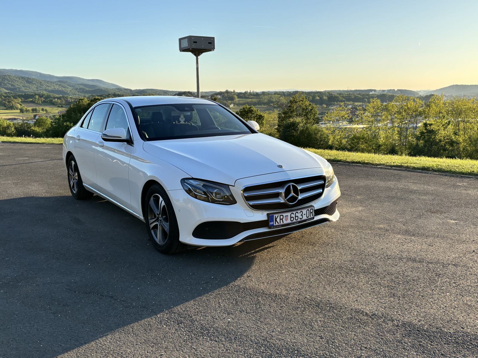 Mercedes-Benz E-klasa 220 D, fotografija 2