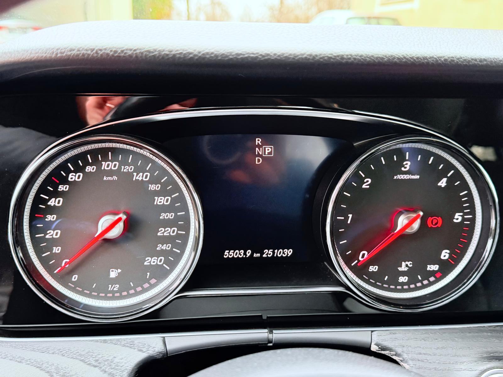Mercedes-Benz E-klasa 220, fotografija 6