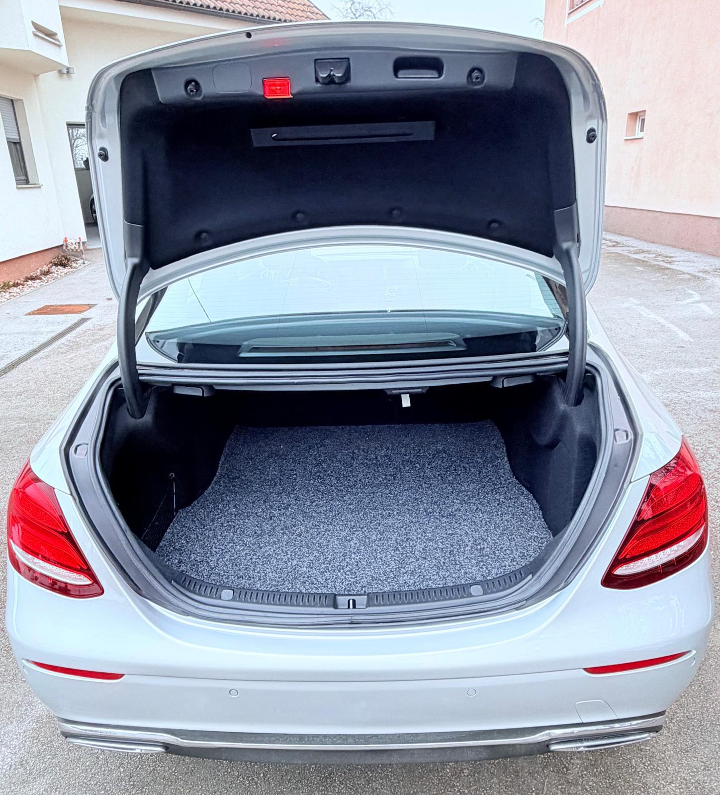 Mercedes-Benz E-klasa 220, fotografija 11