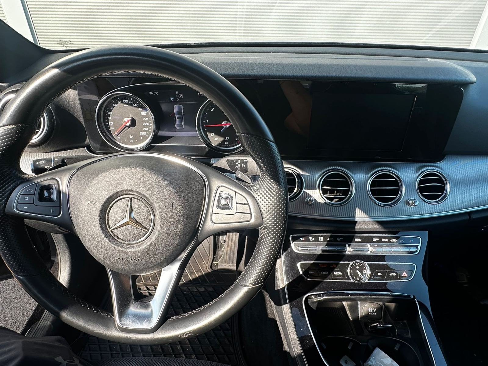 Mercedes-Benz E-klasa 220d--AMG--LED--JAMSTVO--LEASING, fotografija 10