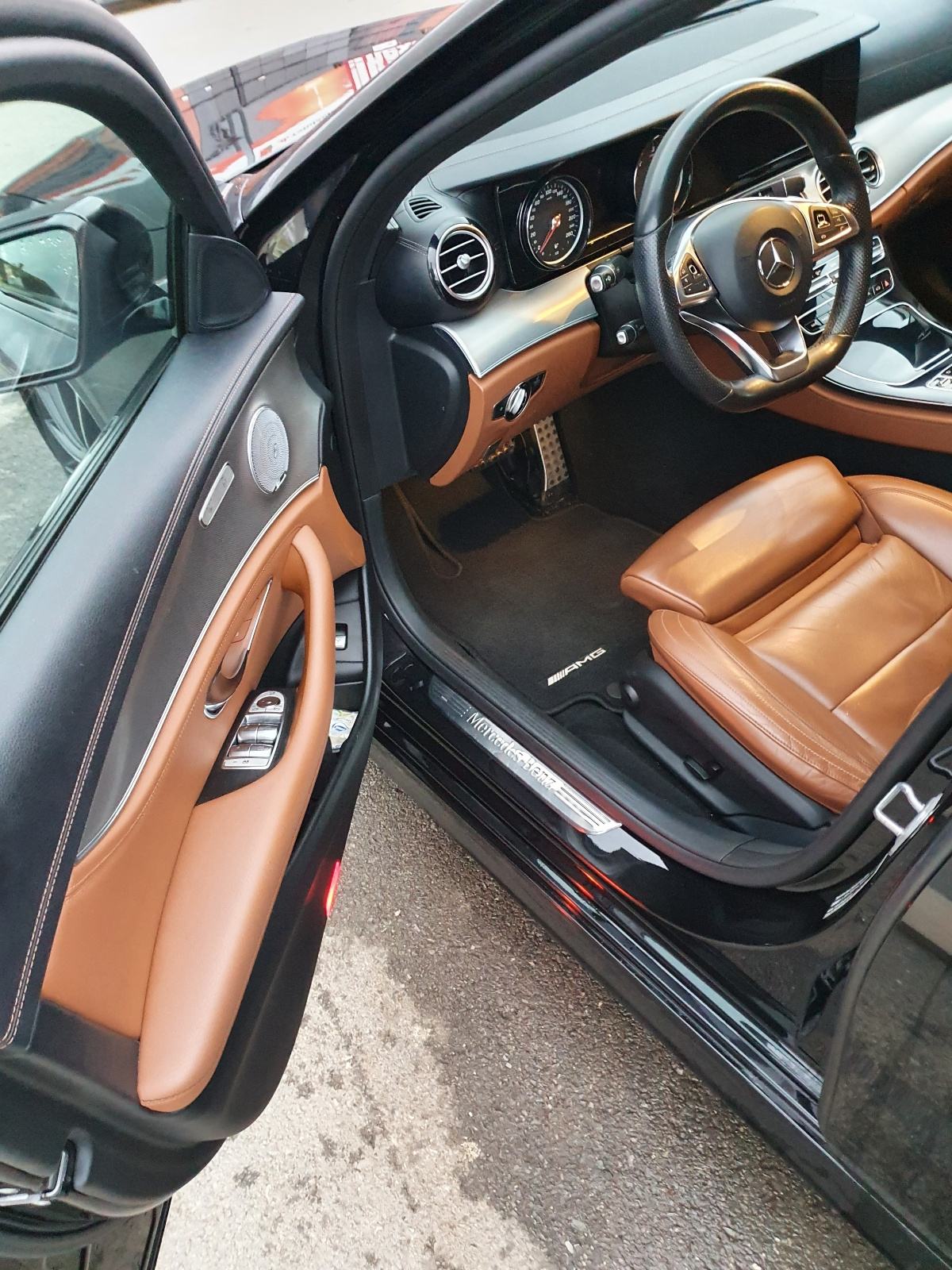 Mercedes-Benz E-klasa 220d*AMG*Night Paket*Panorama*ALU"20*U-pdv!, fotografija 12