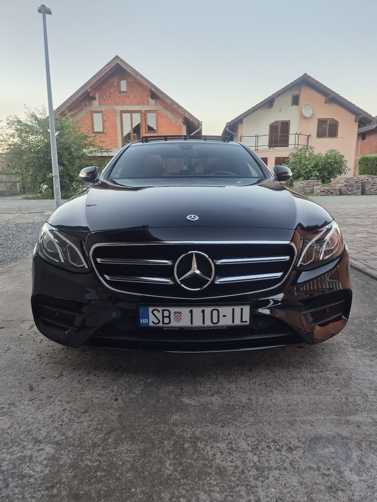 Mercedes-Benz E-klasa 220d*AMG*Night Paket*Panorama*ALU"20*U-pdv!, fotografija 4