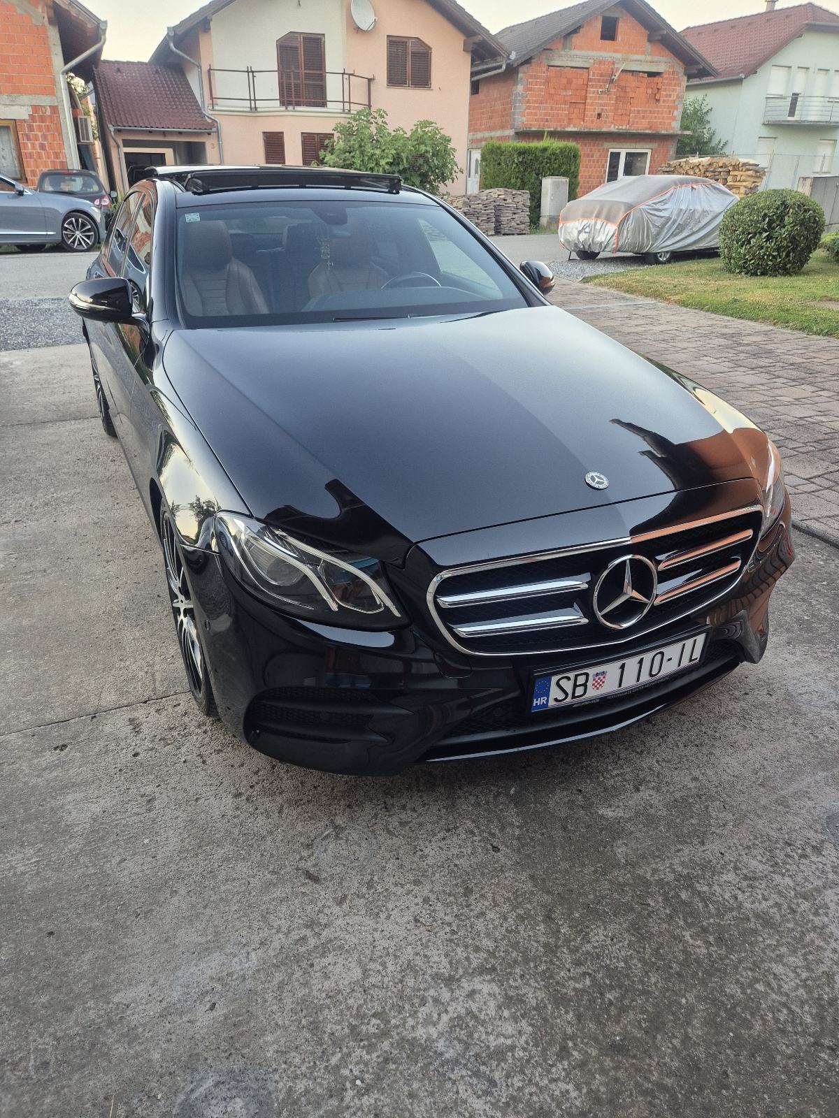 Mercedes-Benz E-klasa 220d*AMG*Night Paket*Panorama*ALU"20*U-pdv!, fotografija 6