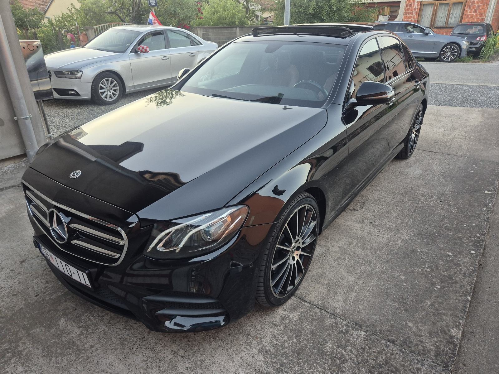 Mercedes-Benz E-klasa 220d*AMG*Night Paket*Panorama*ALU"20*U-pdv!, fotografija 2