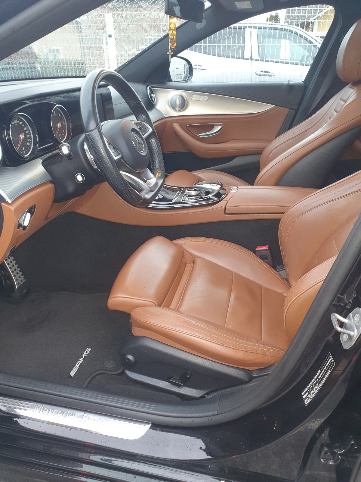 Mercedes-Benz E-klasa 220d*AMG*Night Paket*Panorama*ALU"20*U-pdv!, fotografija 18