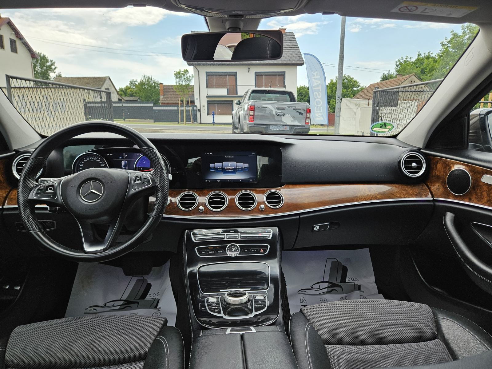 Mercedes-Benz E-klasa 220d PANORAMA,LEASING BEZ UČEŠĆA I BEZ JAMACA, fotografija 13