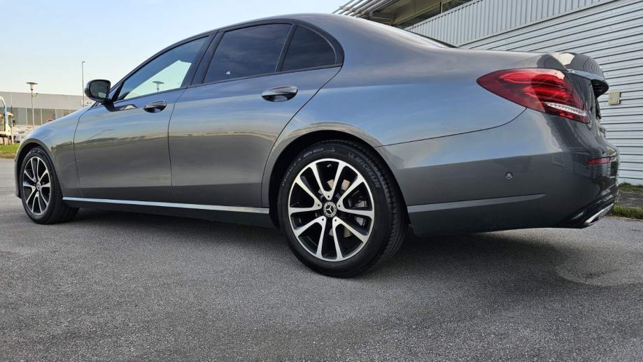 Mercedes-Benz E-klasa 220d "WIDESCREEN",Automatik 9G-Tronic,LED, pogled izvana - slika 4