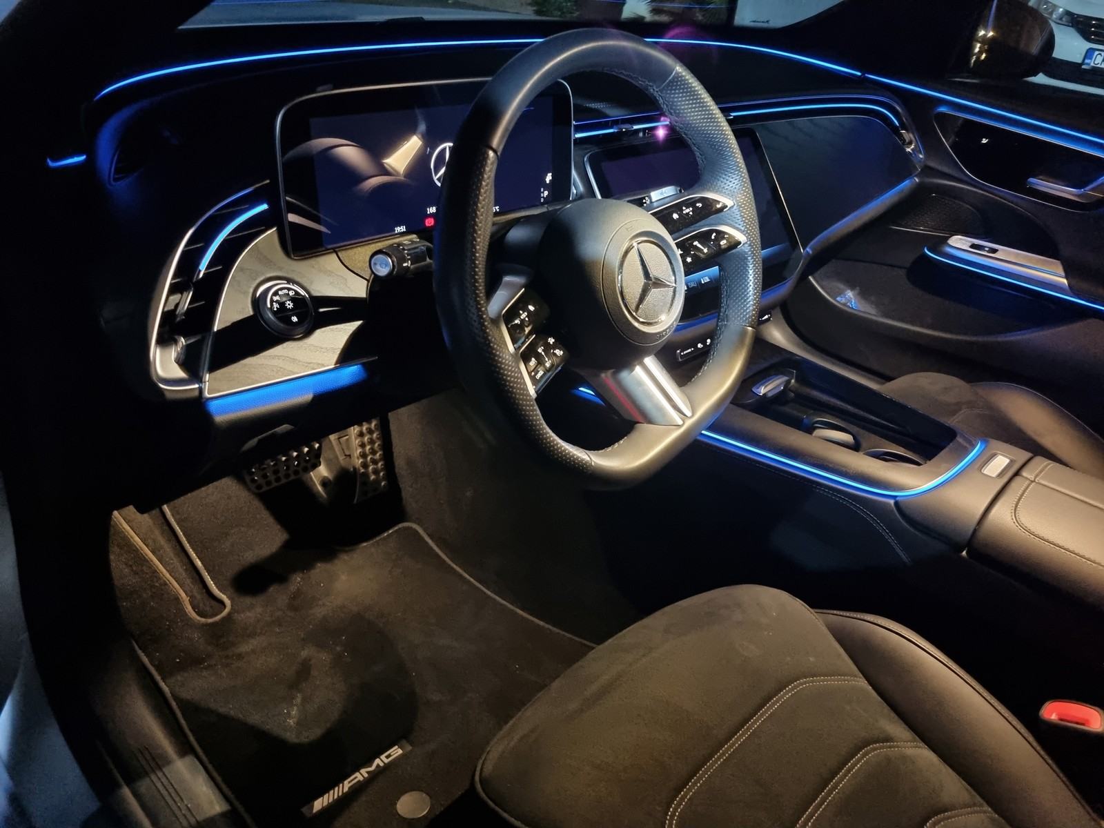 Mercedes-Benz E-klasa 300e AMG LINE, fotografija 18