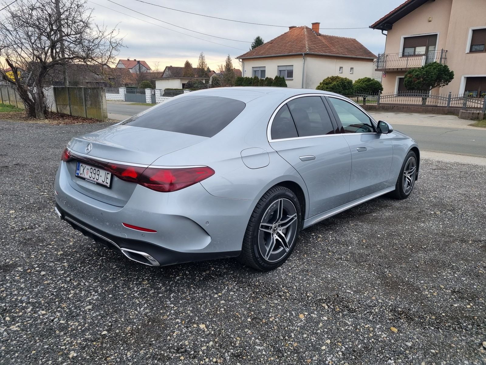 Mercedes-Benz E-klasa 300e AMG LINE, pogled izvana - slika 4