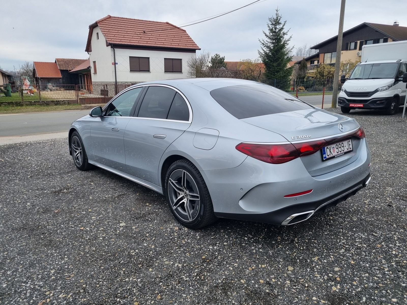 Mercedes-Benz E-klasa 300e AMG LINE, pogled izvana - slika 3