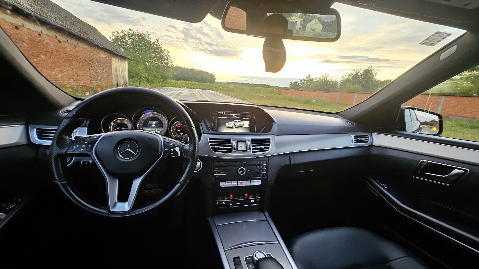 Mercedes-Benz E-klasa 300, fotografija 12