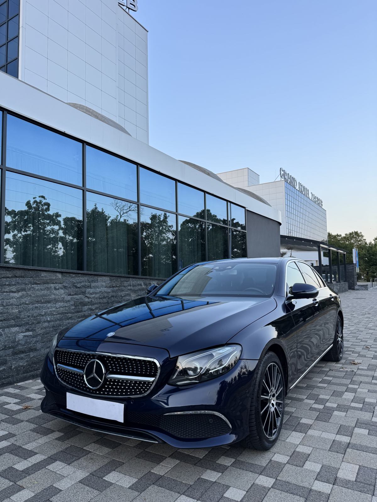 Mercedes-Benz E 350d - AUTOMATIK - AVANTGARDE FULL OPREMA - PRILIIKA !, fotografija 4