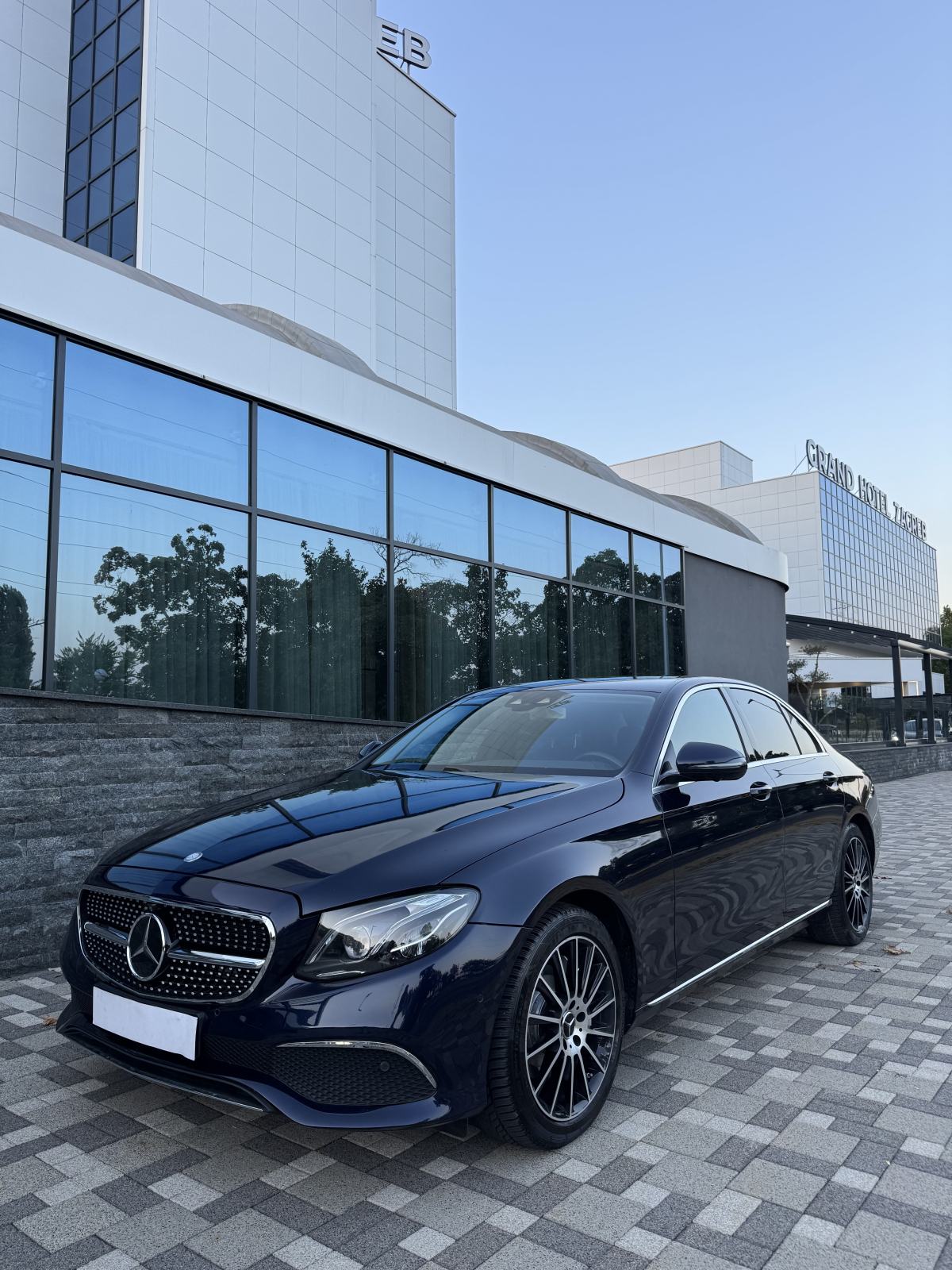 Mercedes-Benz E 350d - AUTOMATIK - AVANTGARDE FULL OPREMA - PRILIIKA !, fotografija 5