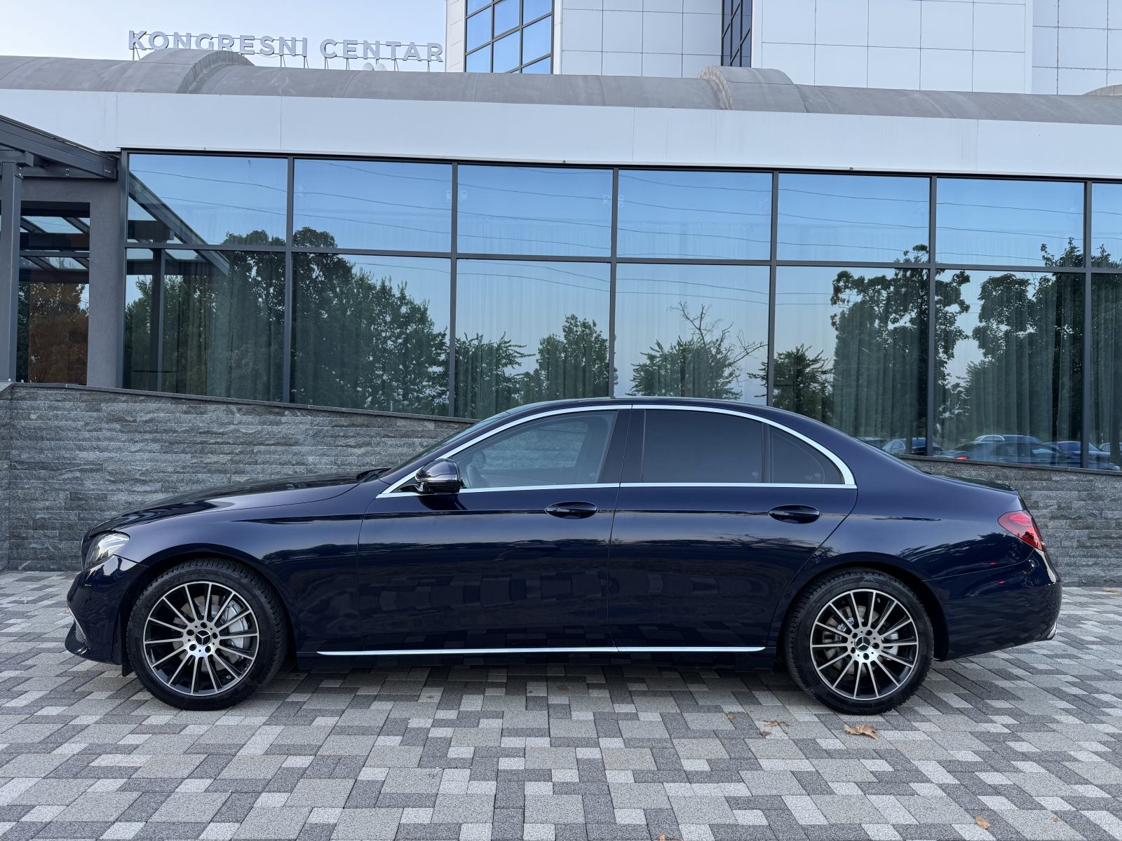 Mercedes-Benz E 350d - AUTOMATIK - AVANTGARDE FULL OPREMA - PRILIIKA !, fotografija 6