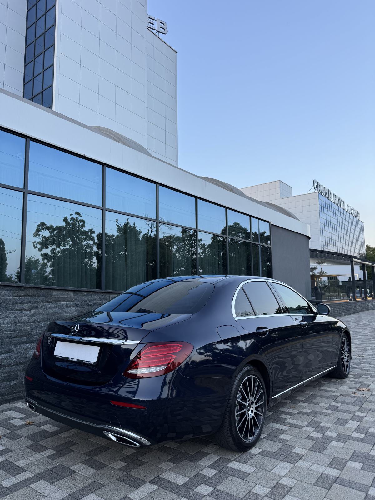 Mercedes-Benz E 350d - AUTOMATIK - AVANTGARDE FULL OPREMA - PRILIIKA !, fotografija 11