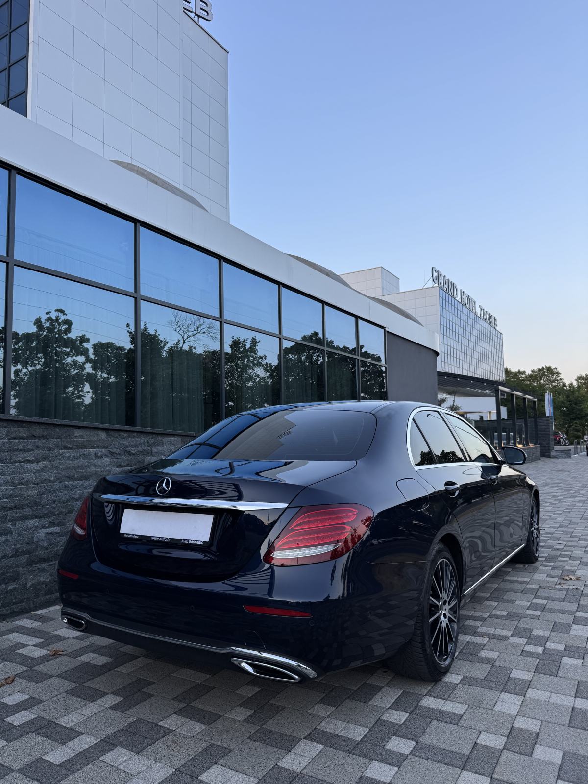 Mercedes-Benz E 350d - AUTOMATIK - AVANTGARDE FULL OPREMA - PRILIIKA !, fotografija 10
