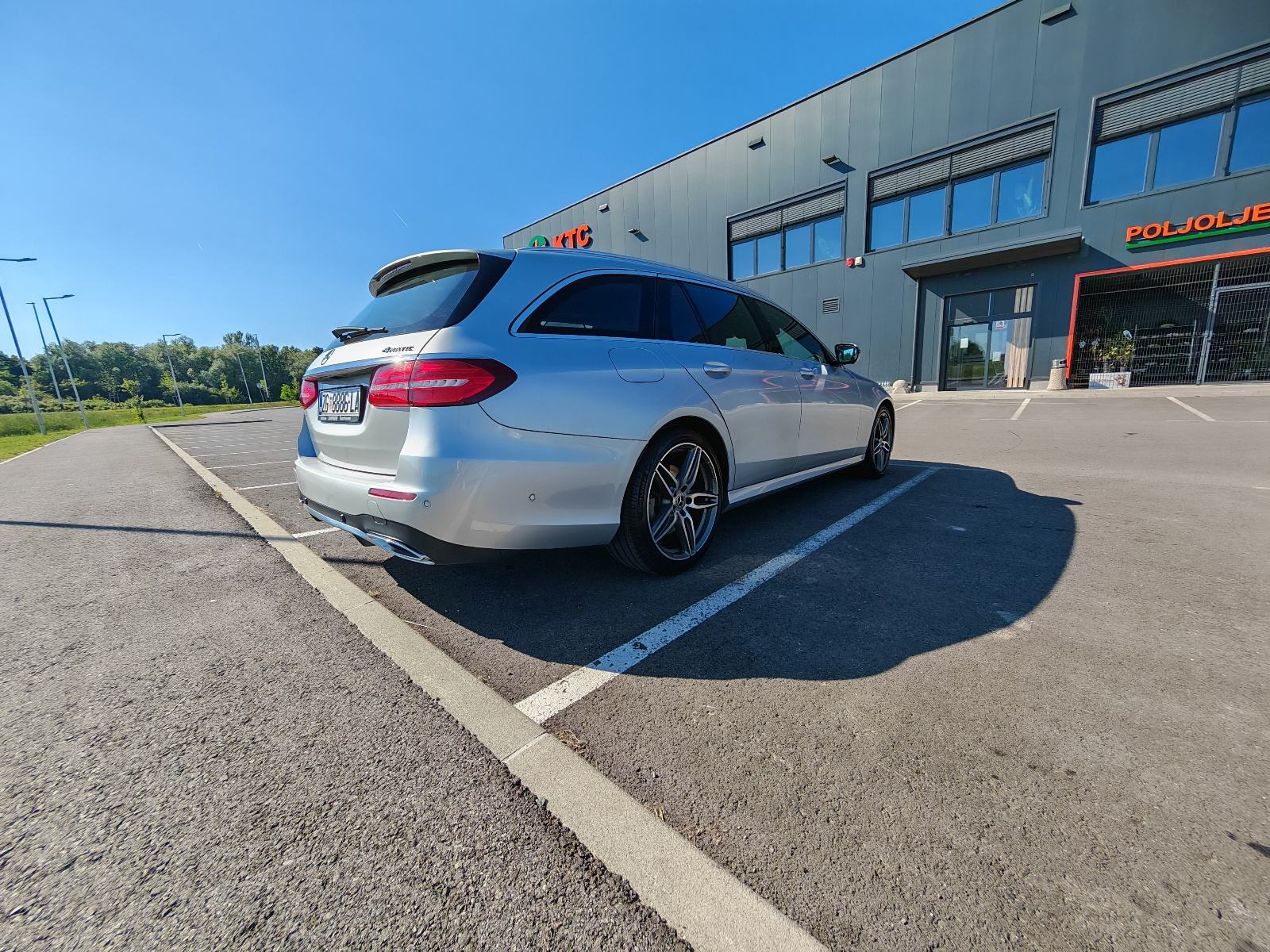 Mercedes-Benz E350d AMG W213 4MATIC – FULL OPREMA, pogled izvana - slika 4