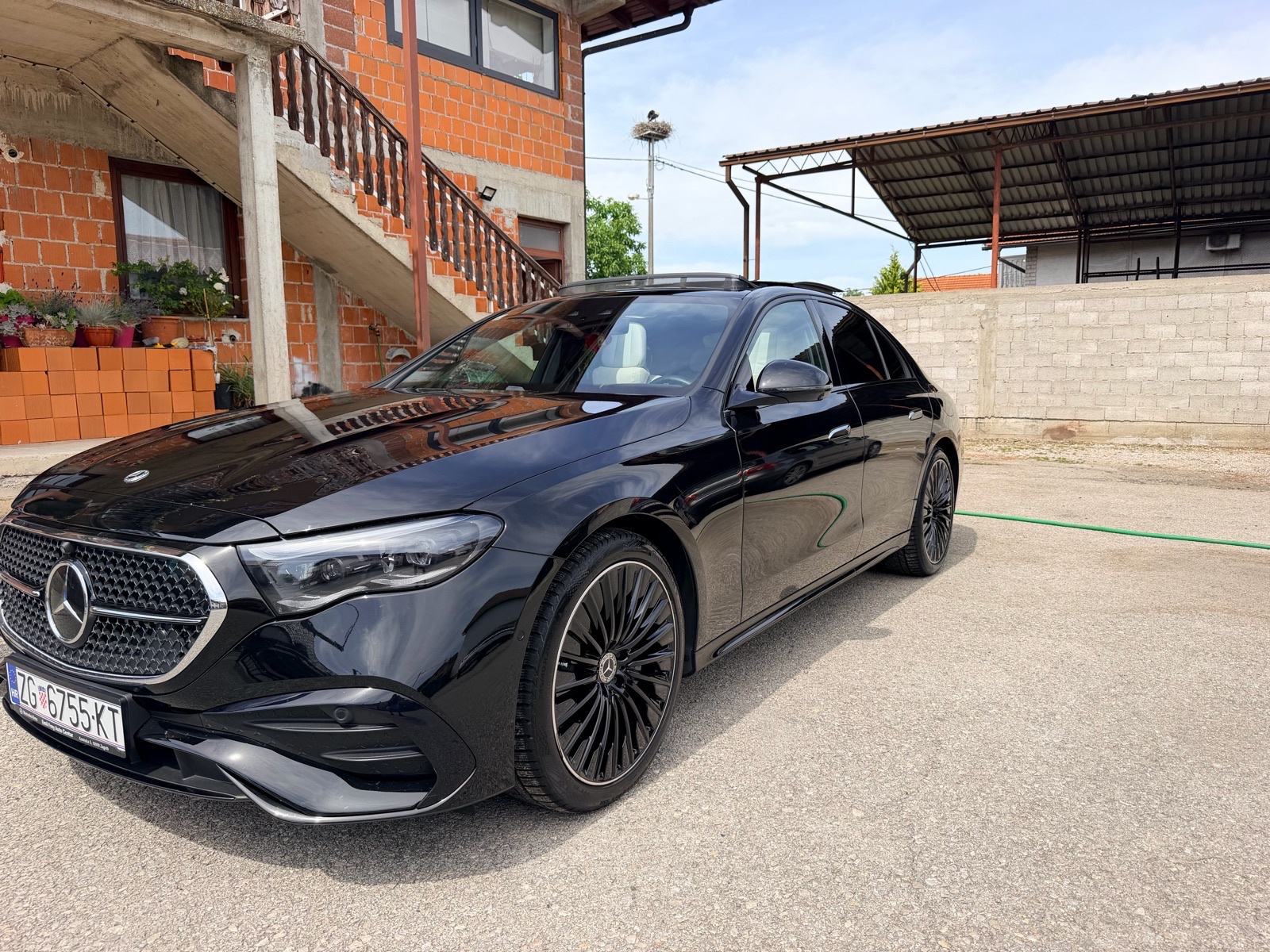 Mercedes-Benz E-klasa 400e plug in hybrid, AMG - PANORAMA, fotografija 3