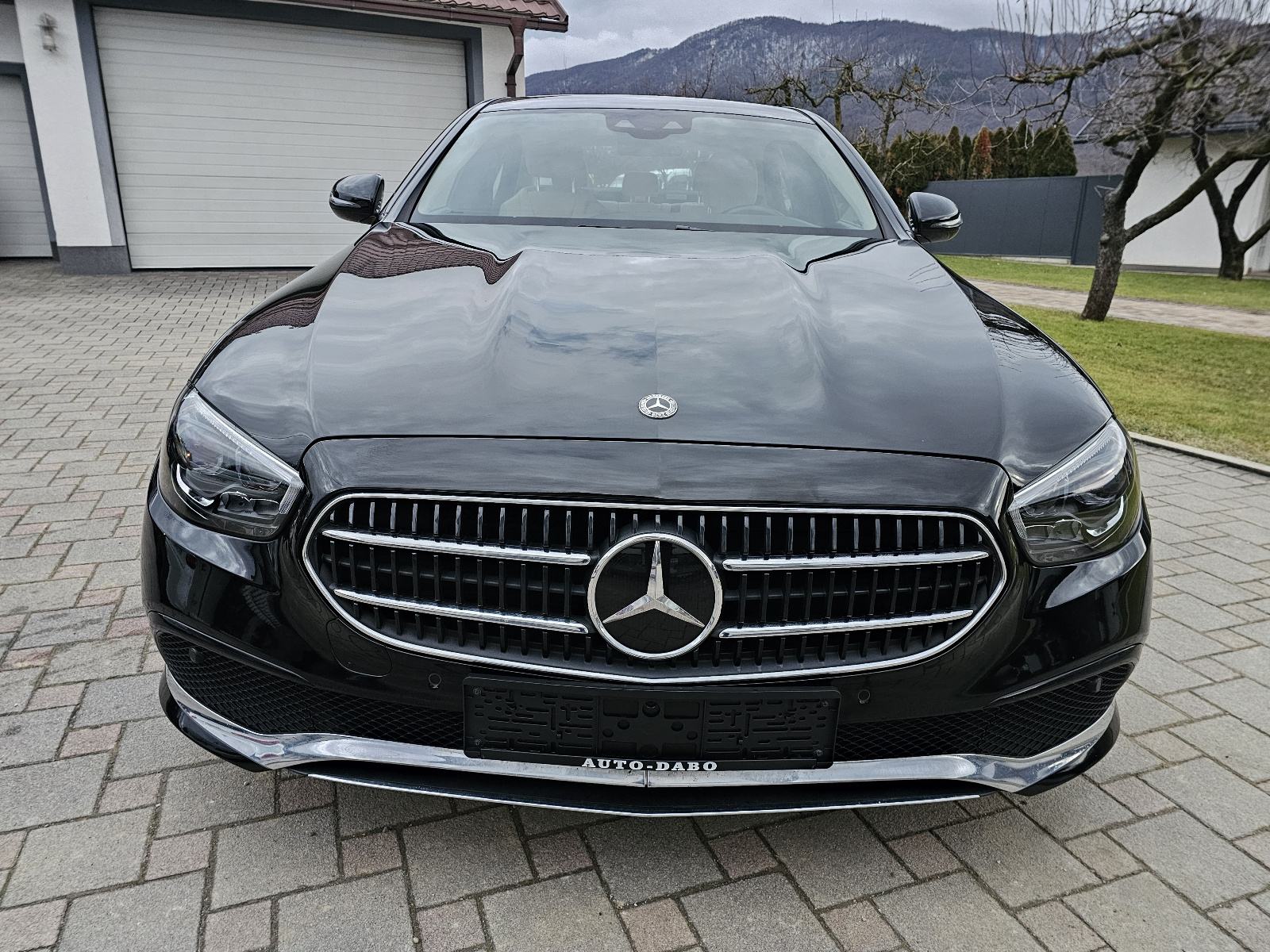 Mercedes-Benz E-klasa Avangarde 220 D automatik, fotografija 2