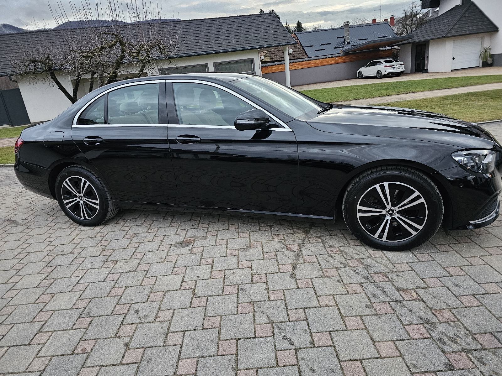 Mercedes-Benz E-klasa Avangarde 220 D automatik, fotografija 4