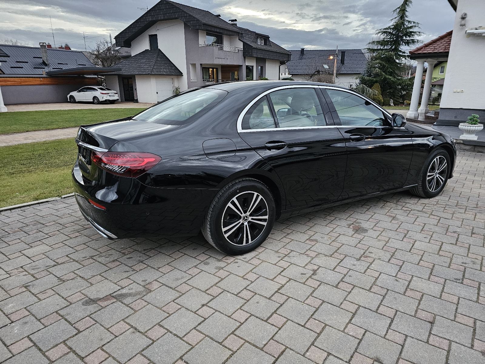 Mercedes-Benz E-klasa Avangarde 220 D automatik, fotografija 5