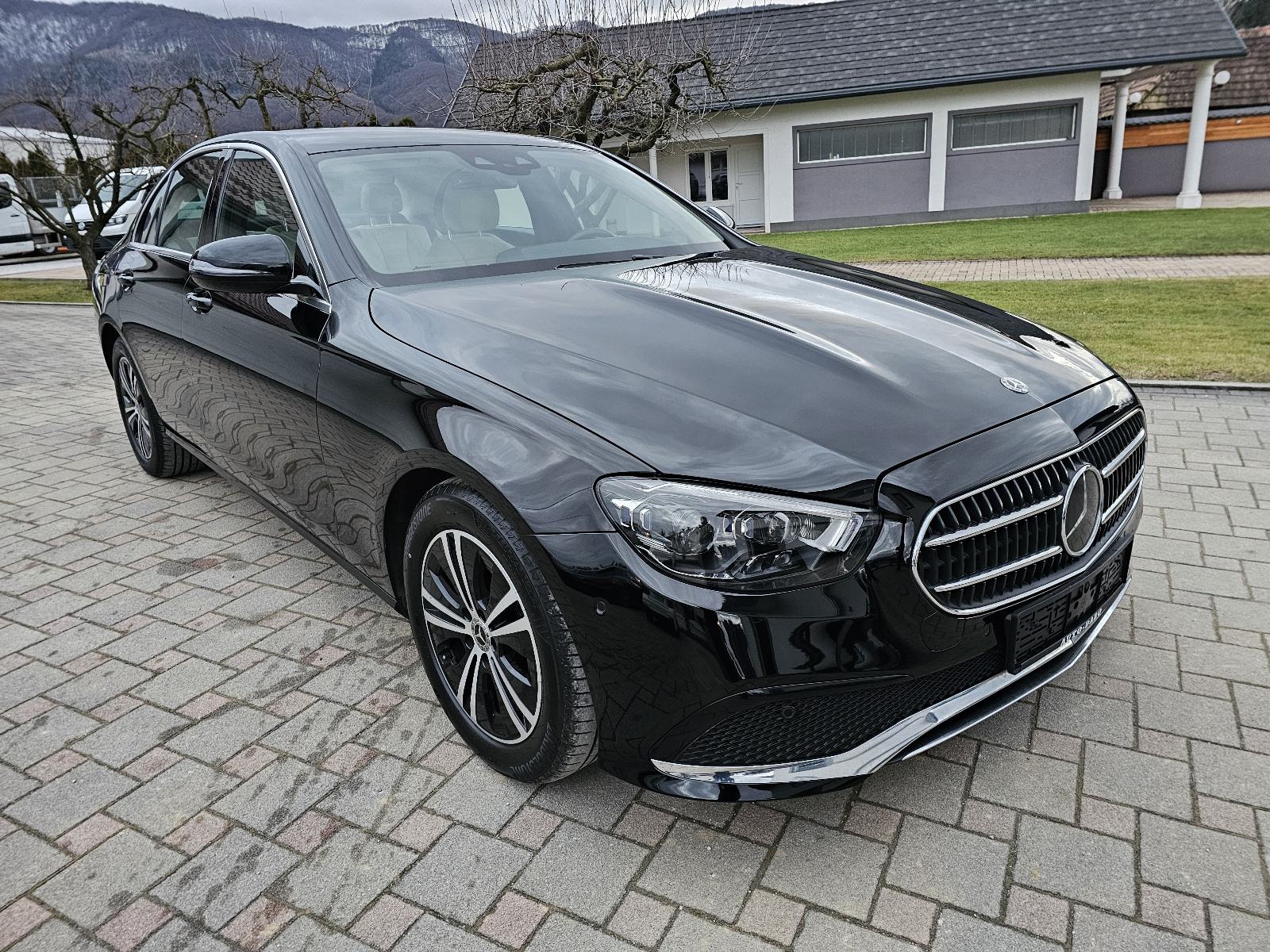 Mercedes-Benz E-klasa Avangarde 220 D automatik, fotografija 3
