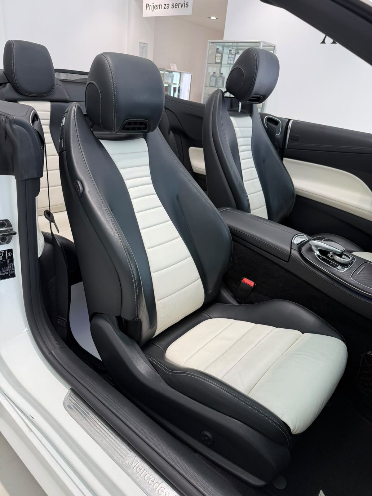 Mercedes-Benz E-klasa Cabrio 220 AMG LINE, fotografija 12