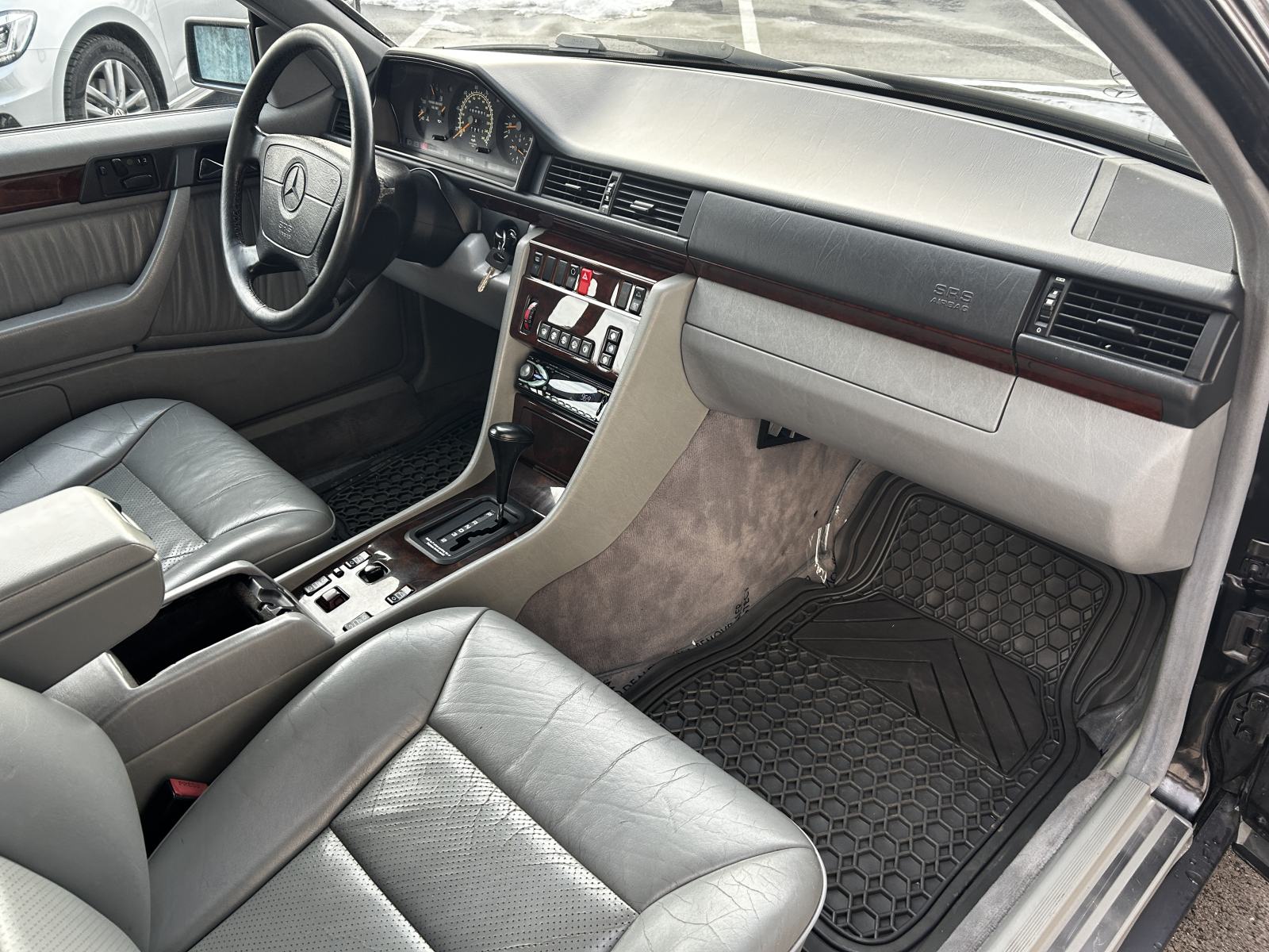 Mercedes-Benz E-klasa Cabrio 320 automatik, fotografija 8