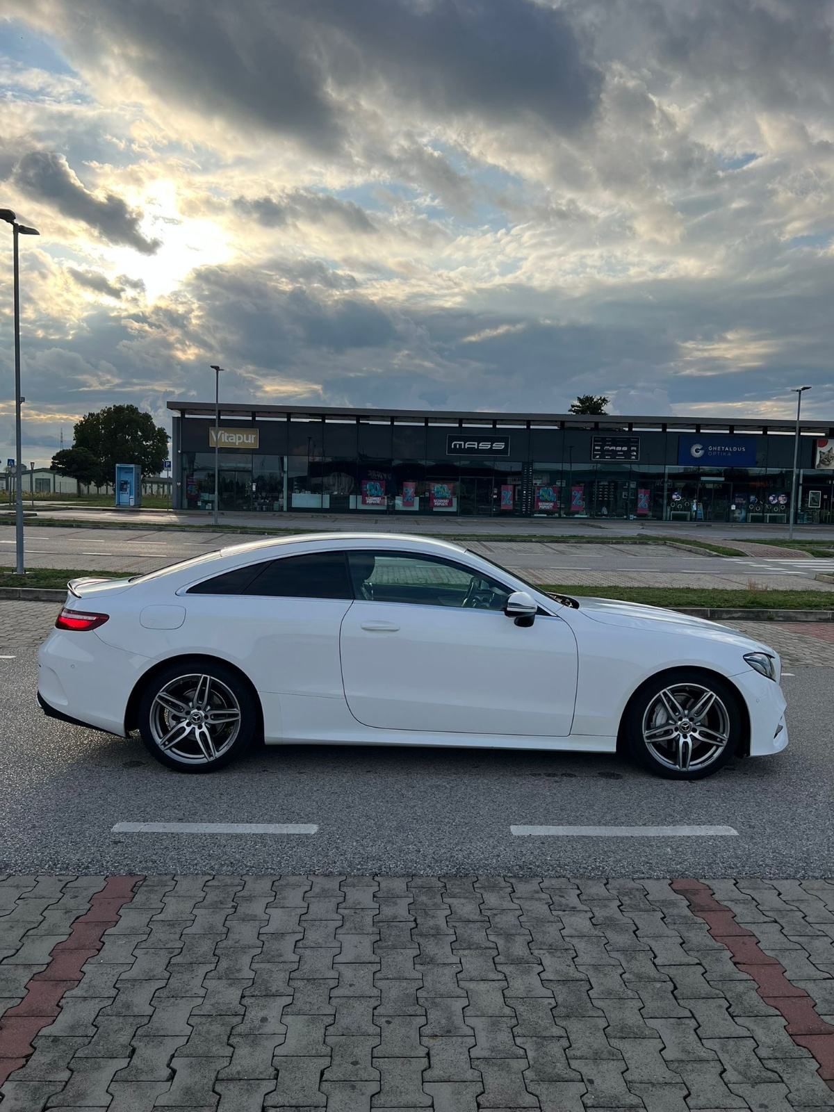 Mercedes-Benz E-klasa Coupe 220d AMG LINE 2017, fotografija 5