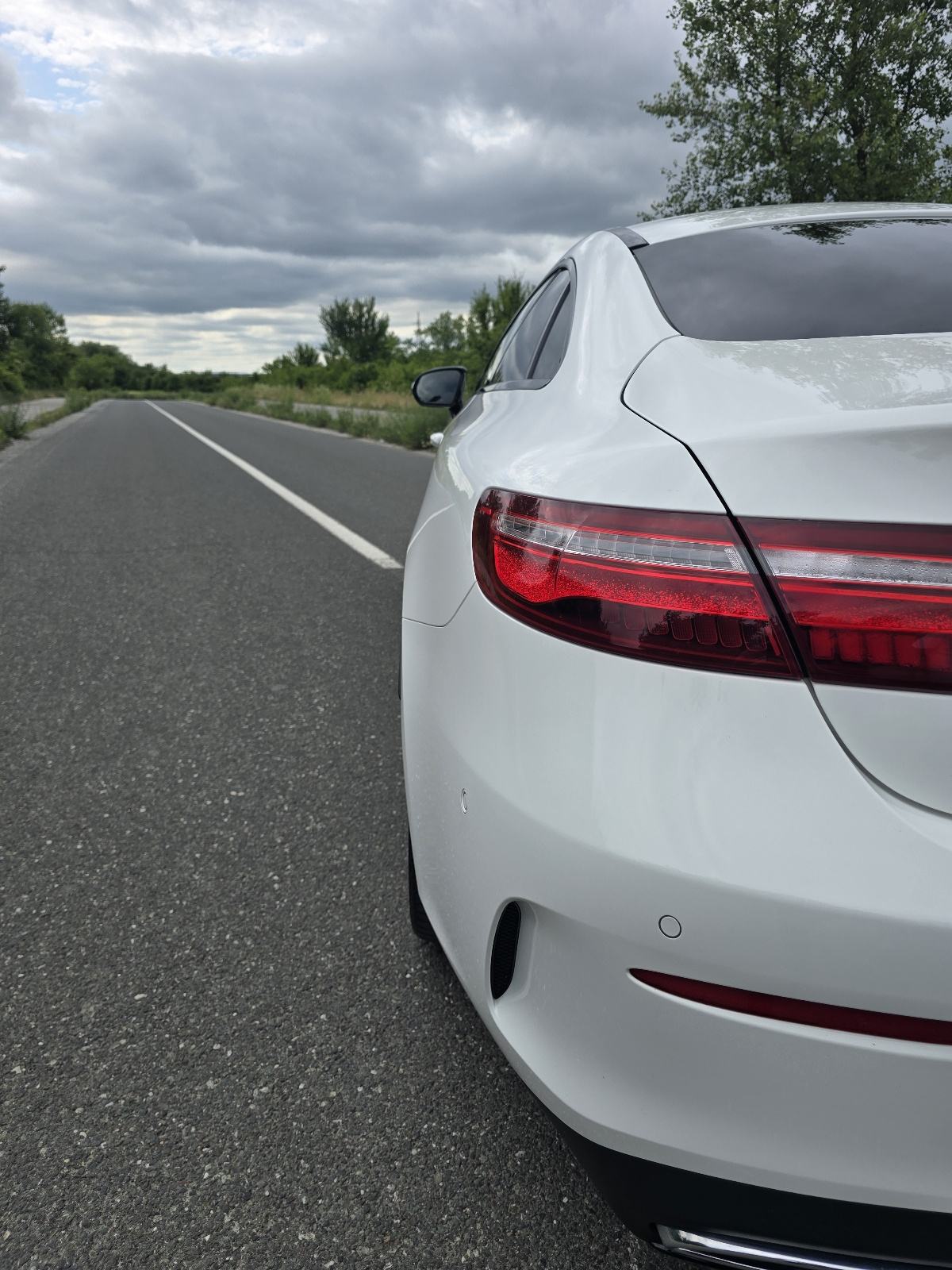Mercedes E 220 d Coupe | Burmester | Panorama | Kamera | AMG-Line, fotografija 6