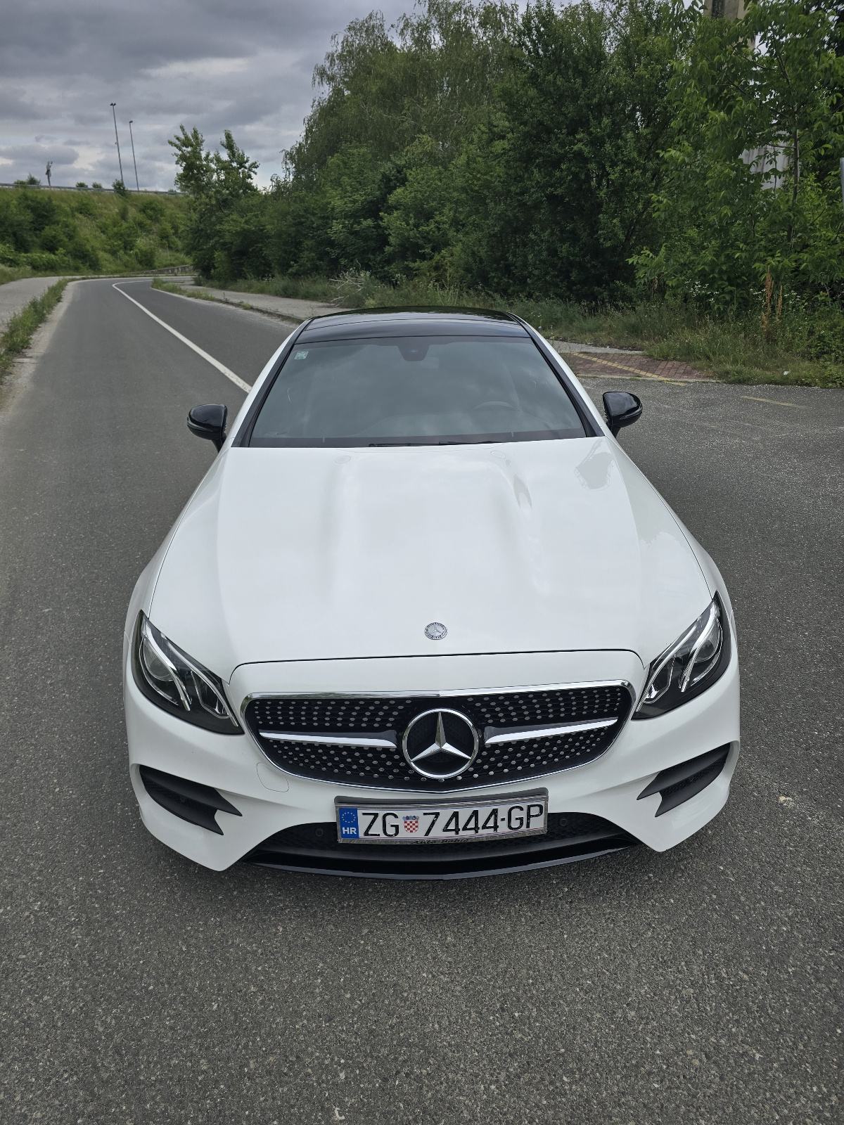 Mercedes E 220 d Coupe | Burmester | Panorama | Kamera | AMG-Line, pogled izvana - slika 2