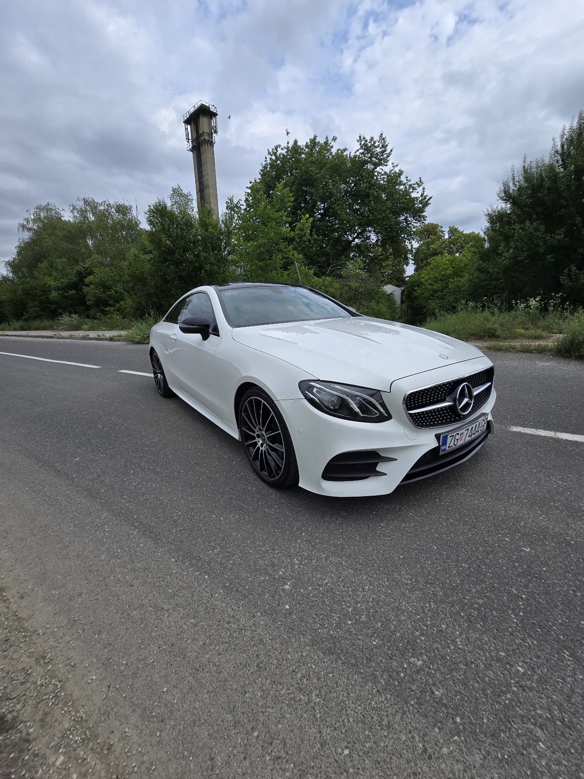 Mercedes E 220 d Coupe | Burmester | Panorama | Kamera | AMG-Line, pogled izvana - slika 4