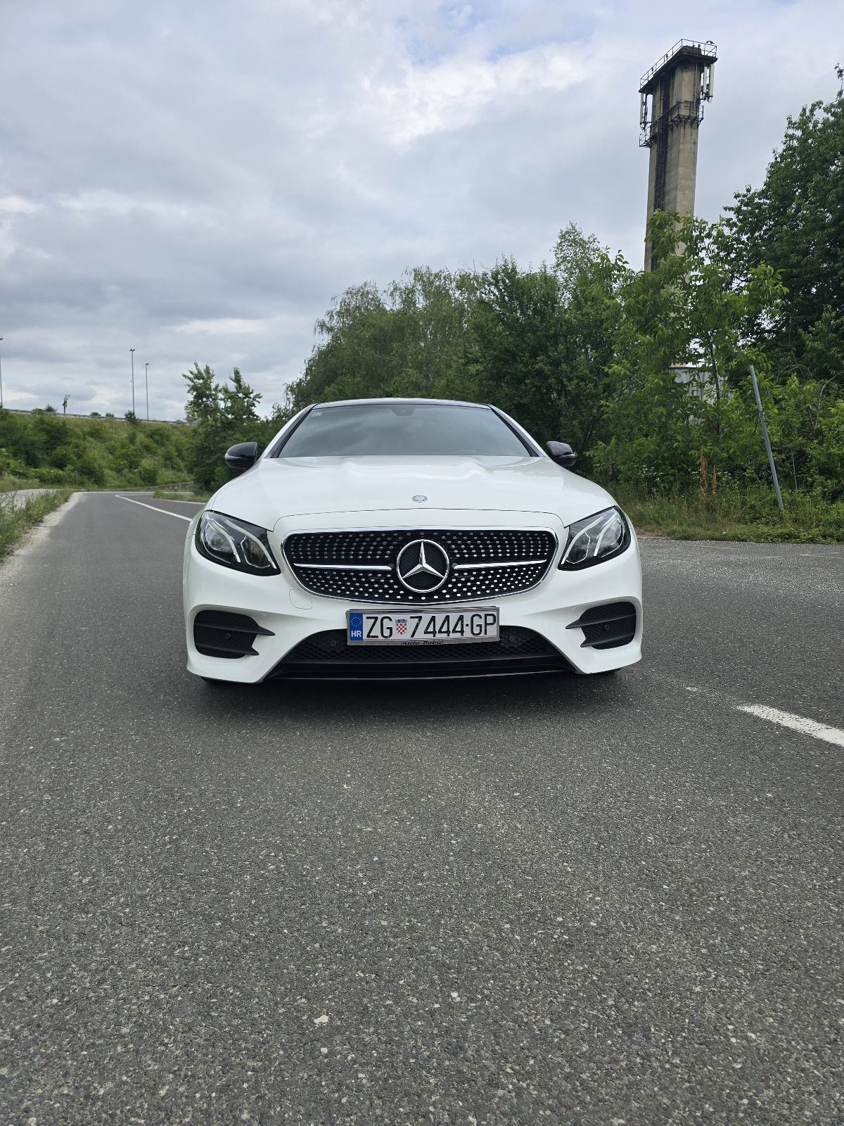 Mercedes E 220 d Coupe | Burmester | Panorama | Kamera | AMG-Line, pogled izvana - slika 5