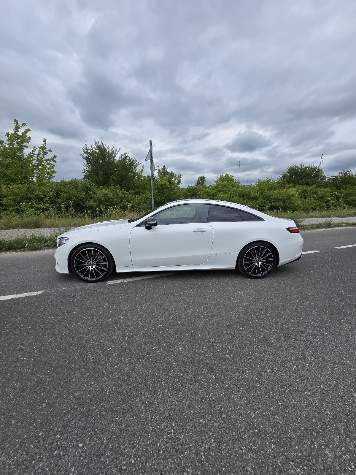 Mercedes E 220 d Coupe | Burmester | Panorama | Kamera | AMG-Line, fotografija 11