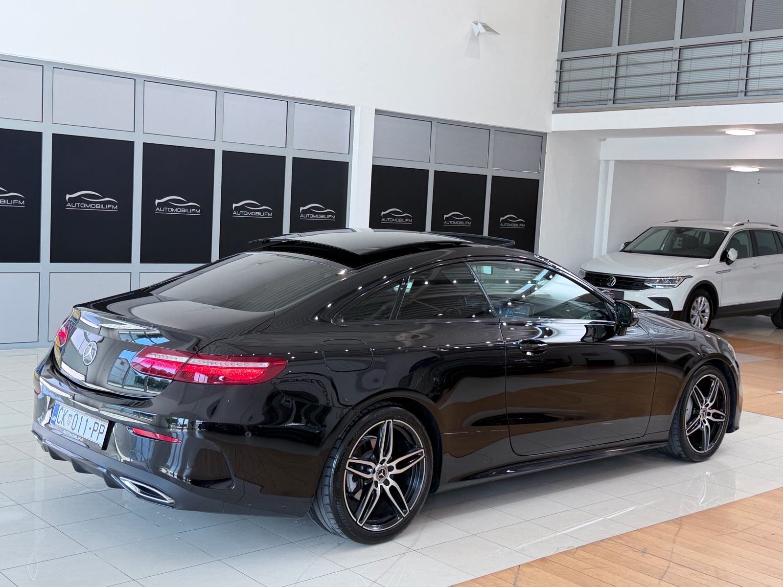 Mercedes-Benz E 220d Coupe | AMG | MULTIBEAM | BURMESTER | KAMERA |, fotografija 9