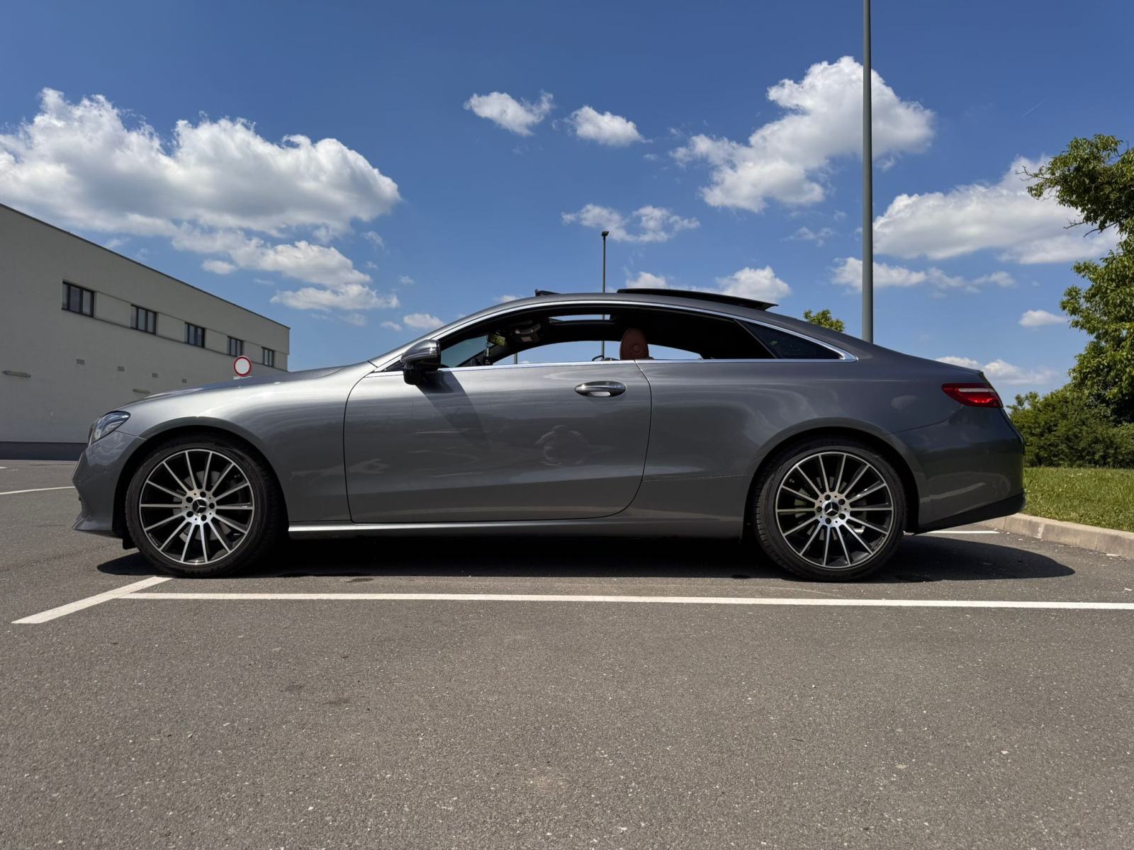 Mercedes-Benz E-klasa Coupe 220d 2019 servisna knjiga, panorama, pogled izvana - slika 1