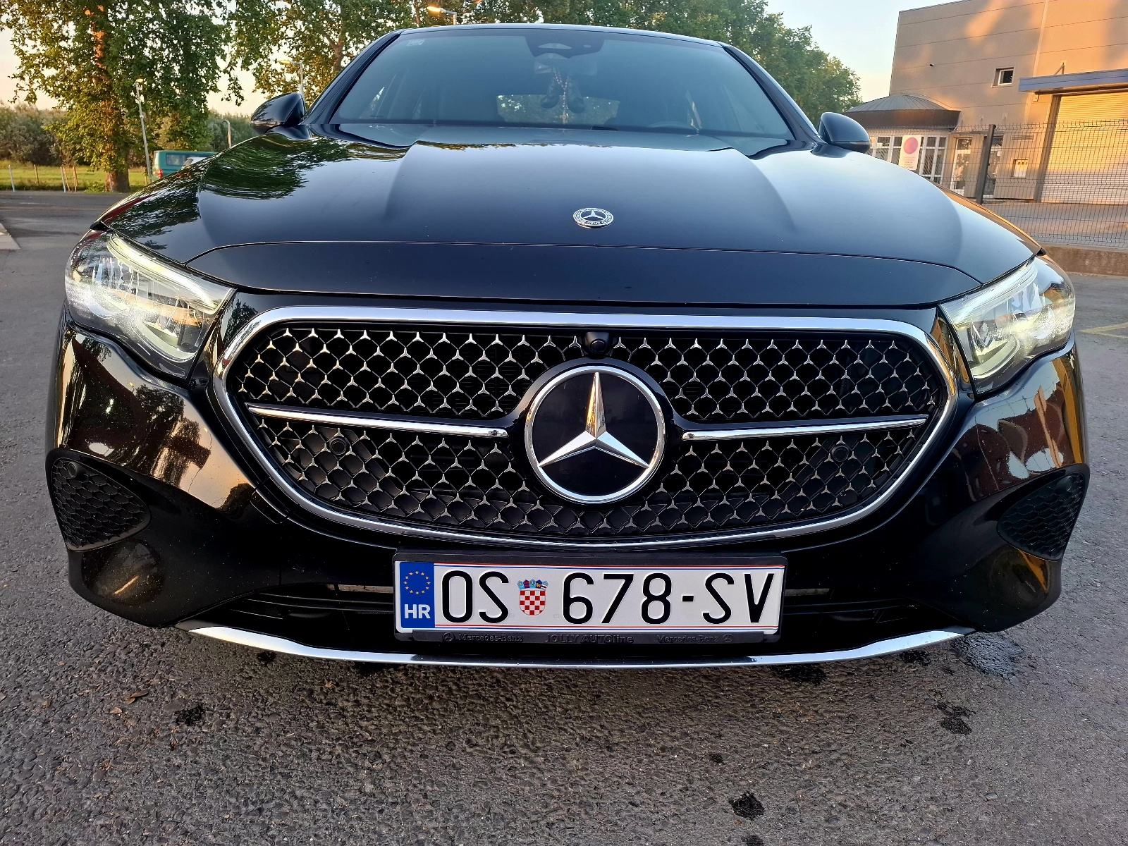 Mercedes-Benz E-klasa E 300de, fotografija 1