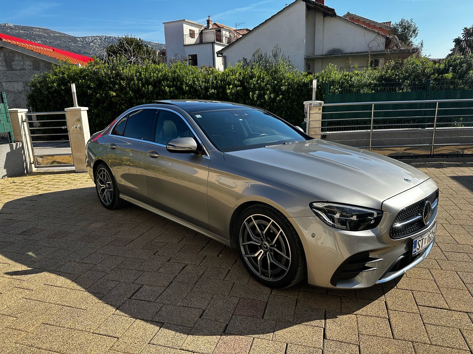 Mercedes-Benz E220D AMG Panorama, fotografija 7
